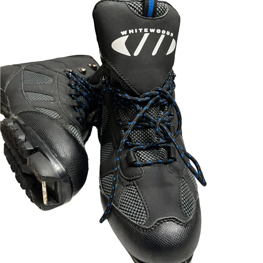 White woods Adult ski boots Unisex sz 40